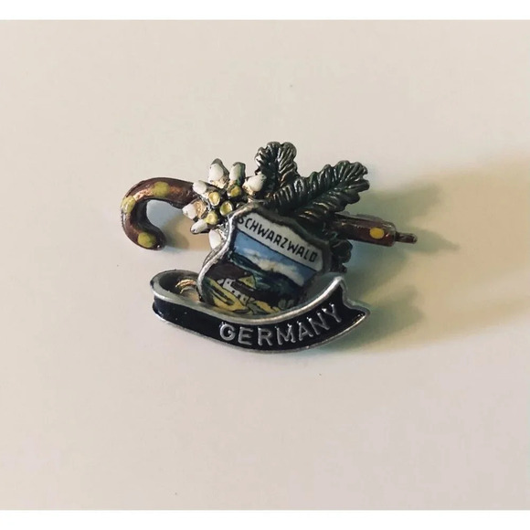Vintage  Schwarzwald Germany Souvenir Pin German - Picture 1 of 12